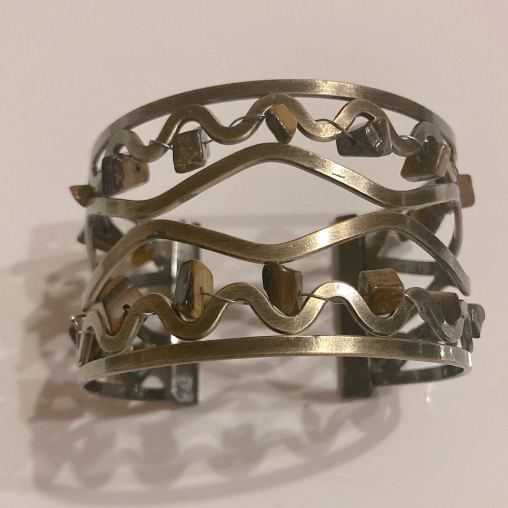 Cuff stone bracelet